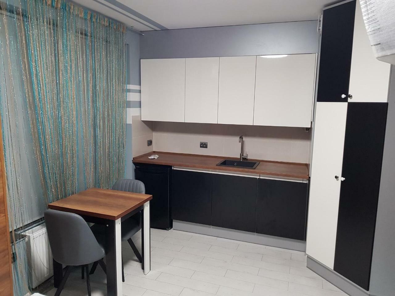 Balabana Red Apartment Lviv Eksteriør billede